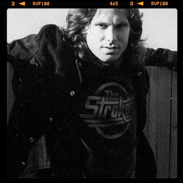 Ο Jim Morrison με t-shirt The Strokes