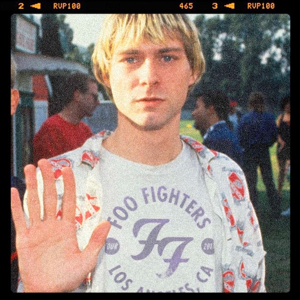 Ο Kurt Cobain με t-shirt Foo Fighters