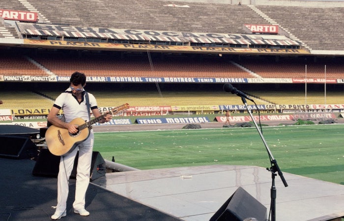 Ελέγχοντας τον ήχο στο Estádio do Morumbi στο Σάο Πάολο της Βραζιλίας, 20 Μαρτίου 1981 (φωτογραφία: Peter Hince)